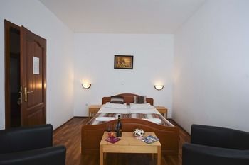 Hotel Rubinia Еґер Екстер'єр фото