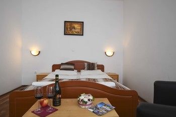 Hotel Rubinia Еґер Екстер'єр фото